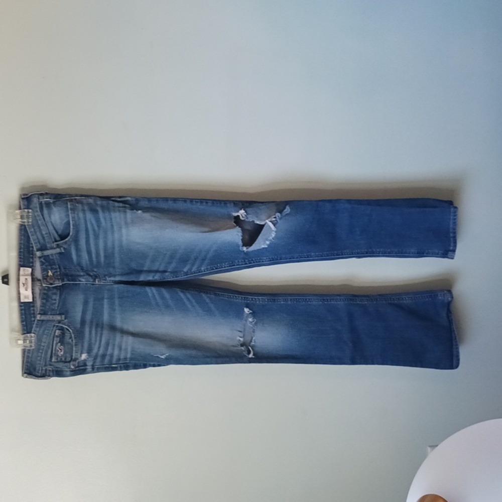 Hollister Size 9 slightly flared distressed jeans